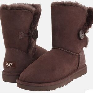 UGG Women’s Bailey Button boots in chocolate. Size 7
